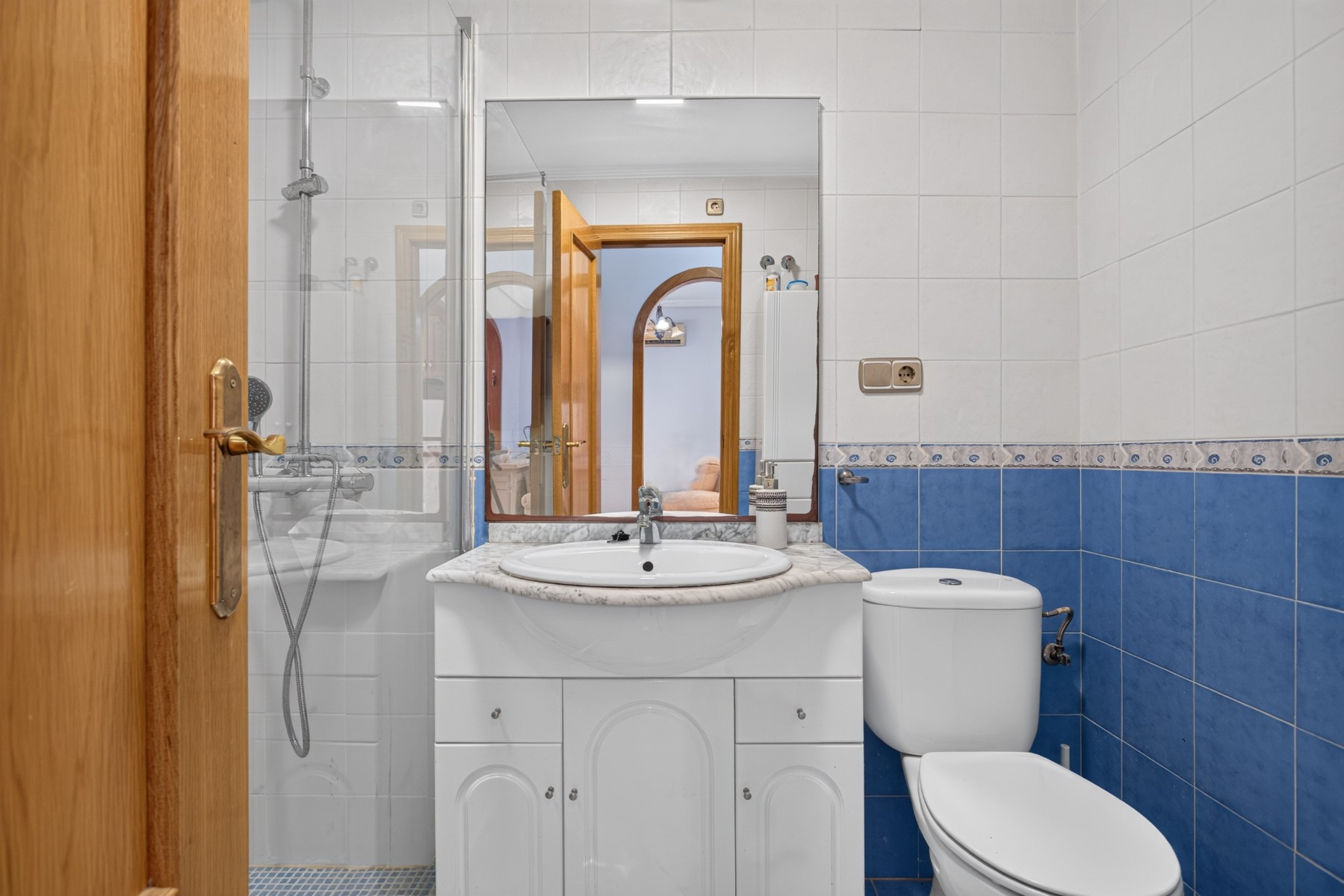 SINGLE-LEVEL 2-BEDROOM TOWNHOUSE WITH 2 TERRACES AND 55 M² PRIVATE SOLARIUM – LOS DOLSES / VILLAMARTÍN, ORIHUELA COSTA
