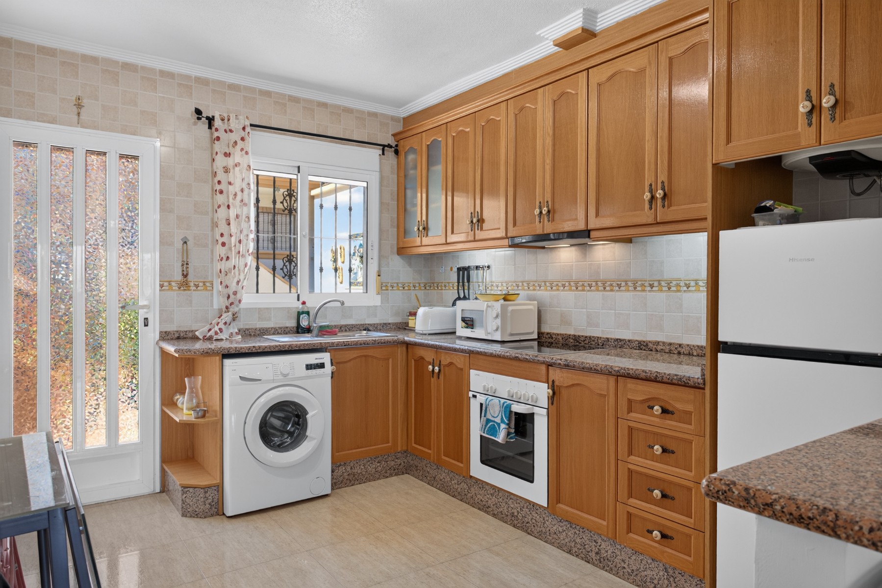 SINGLE-LEVEL 2-BEDROOM TOWNHOUSE WITH 2 TERRACES AND 55 M² PRIVATE SOLARIUM – LOS DOLSES / VILLAMARTÍN, ORIHUELA COSTA