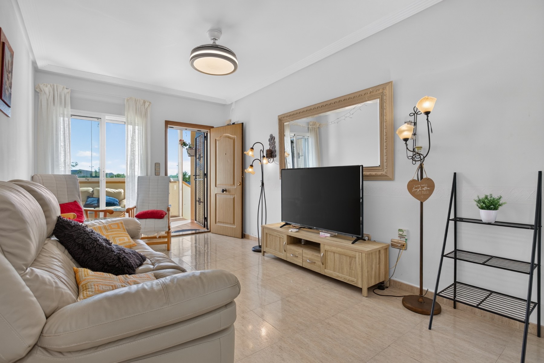 SINGLE-LEVEL 2-BEDROOM TOWNHOUSE WITH 2 TERRACES AND 55 M² PRIVATE SOLARIUM – LOS DOLSES / VILLAMARTÍN, ORIHUELA COSTA