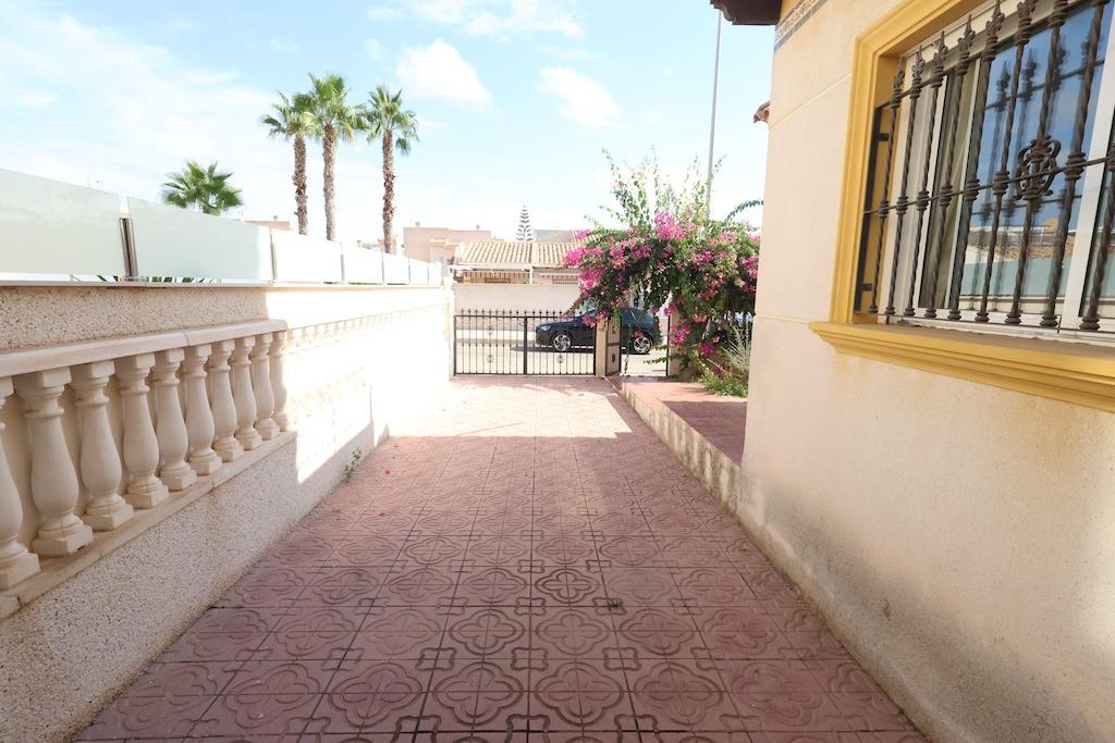 2-BEDROOM TOWNHOUSE WITH GARDEN, TERRACES AND SEA-VIEW SOLARIUM – PLAYA FLAMENCA, ORIHUELA COSTA