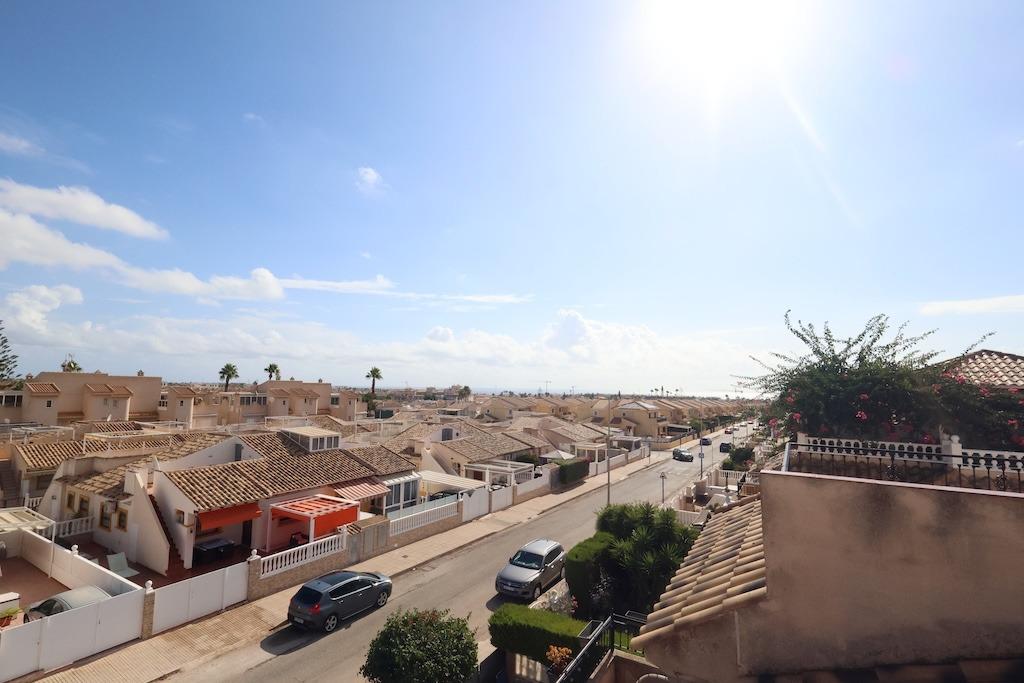 2-BEDROOM TOWNHOUSE WITH GARDEN, TERRACES AND SEA-VIEW SOLARIUM – PLAYA FLAMENCA, ORIHUELA COSTA