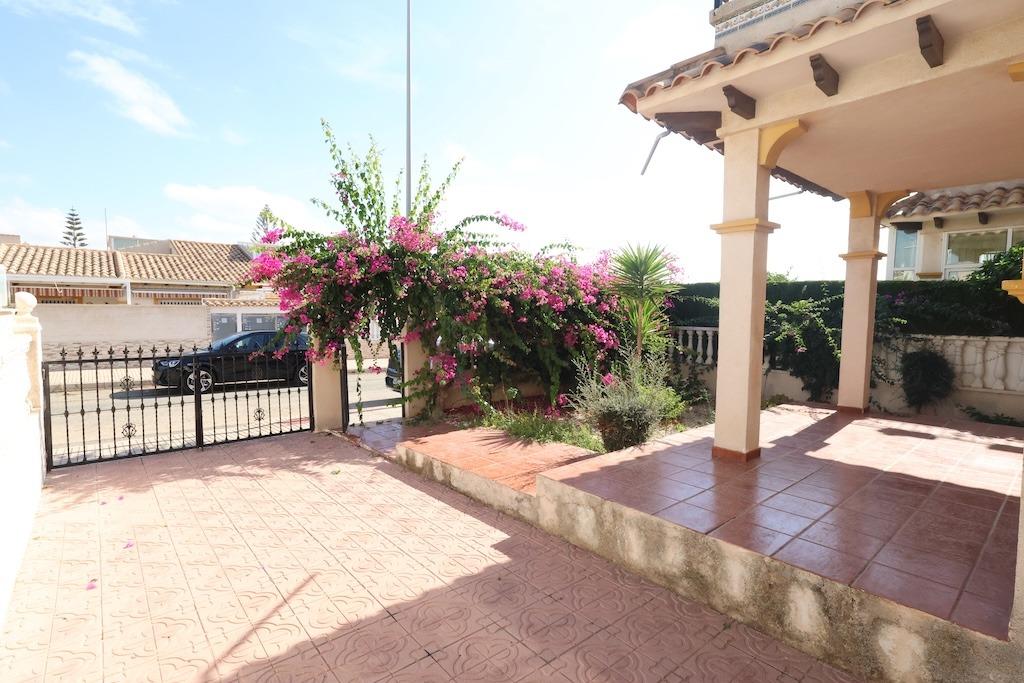 2-BEDROOM TOWNHOUSE WITH GARDEN, TERRACES AND SEA-VIEW SOLARIUM – PLAYA FLAMENCA, ORIHUELA COSTA