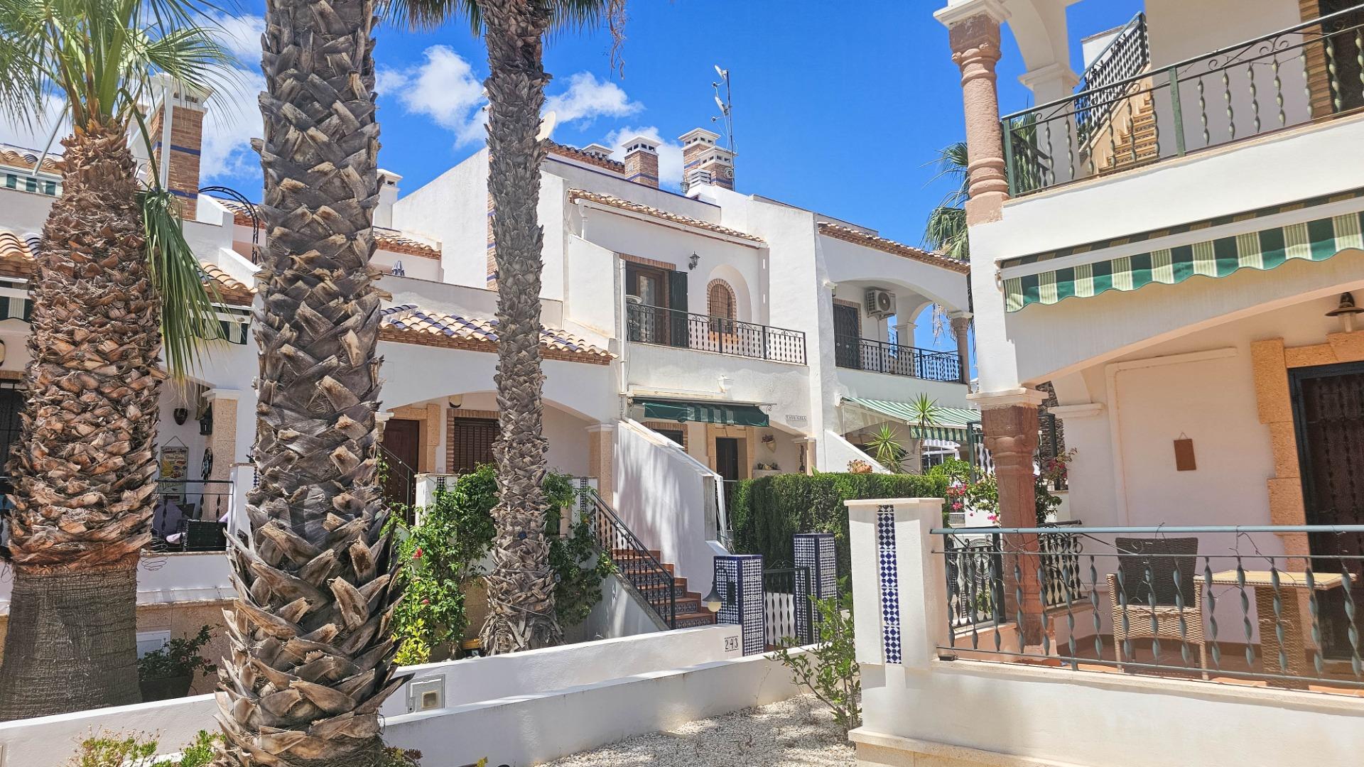 2-BEDROOM TOWNHOUSE WITH 2 BATHROOMS, FIREPLACE AND PRIVATE SOLARIUM – PAU-8 / VILLAMARTÍN