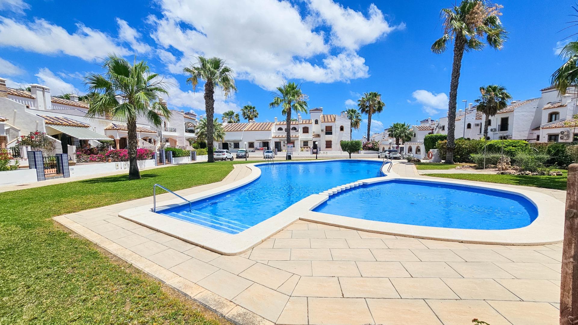 2-BEDROOM TOWNHOUSE WITH 2 BATHROOMS, FIREPLACE AND PRIVATE SOLARIUM – PAU-8 / VILLAMARTÍN