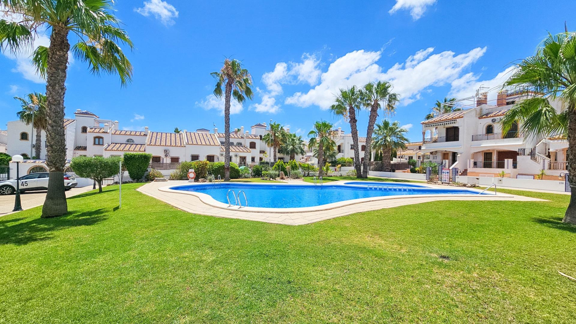 2-BEDROOM TOWNHOUSE WITH 2 BATHROOMS, FIREPLACE AND PRIVATE SOLARIUM – PAU-8 / VILLAMARTÍN