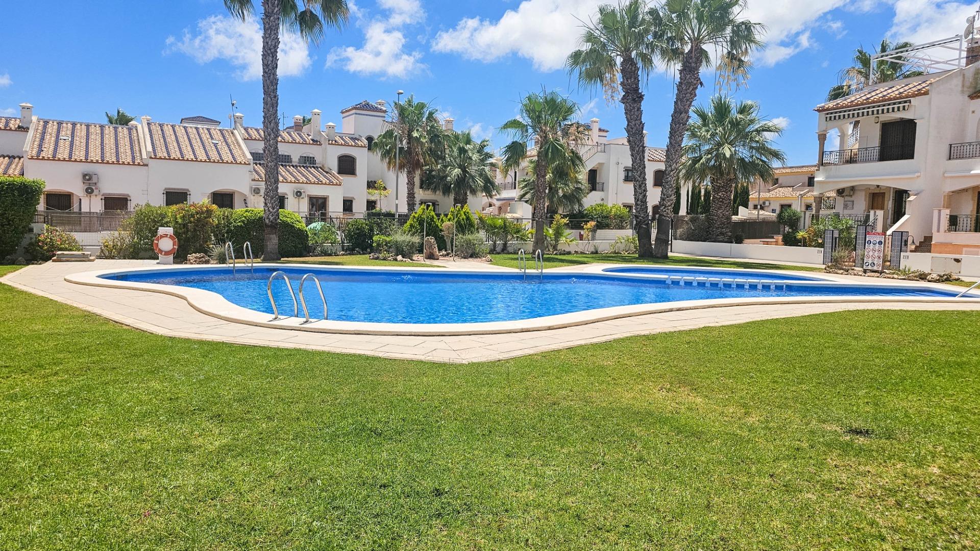 2-BEDROOM TOWNHOUSE WITH 2 BATHROOMS, FIREPLACE AND PRIVATE SOLARIUM – PAU-8 / VILLAMARTÍN