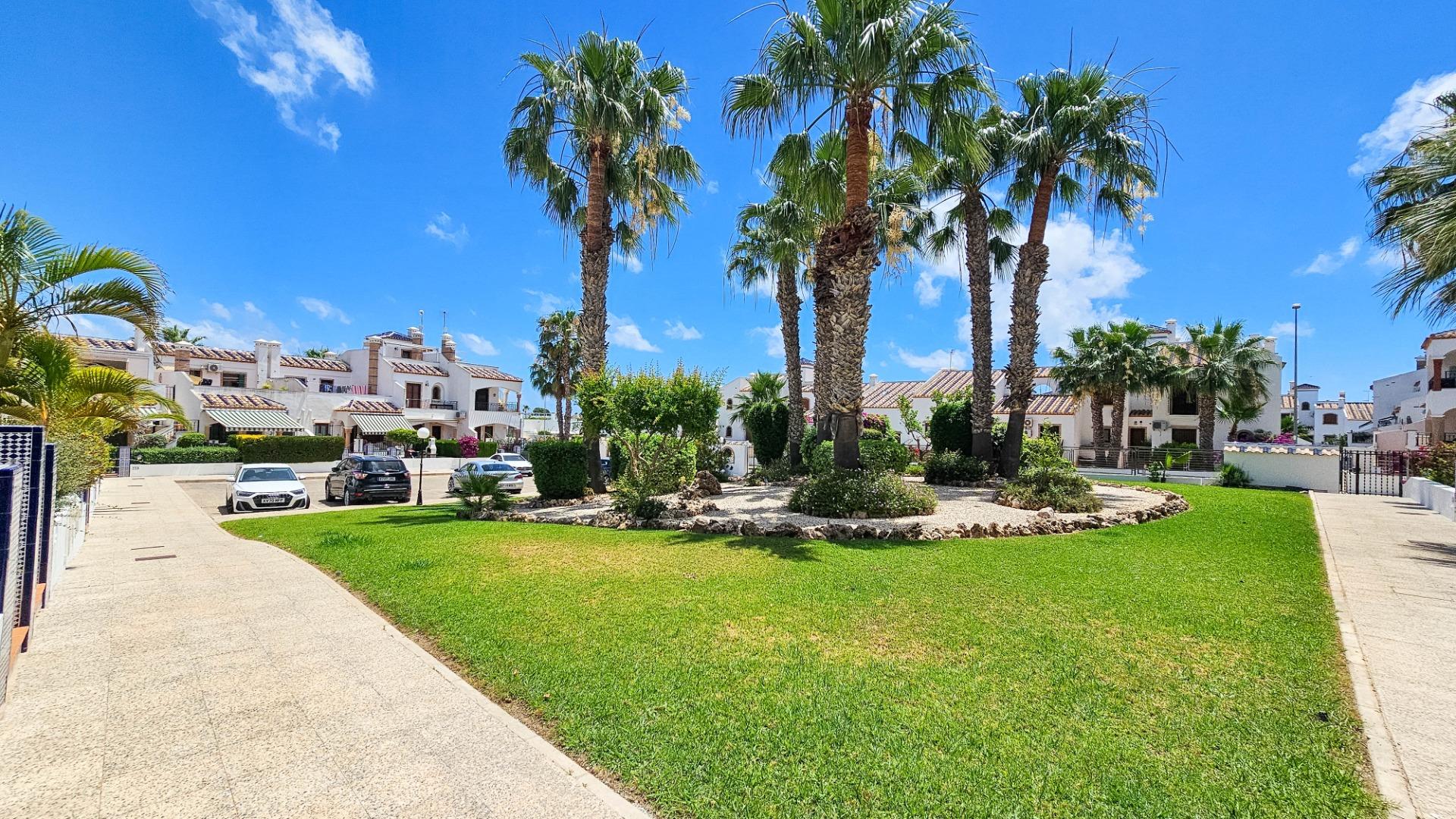 2-BEDROOM TOWNHOUSE WITH 2 BATHROOMS, FIREPLACE AND PRIVATE SOLARIUM – PAU-8 / VILLAMARTÍN