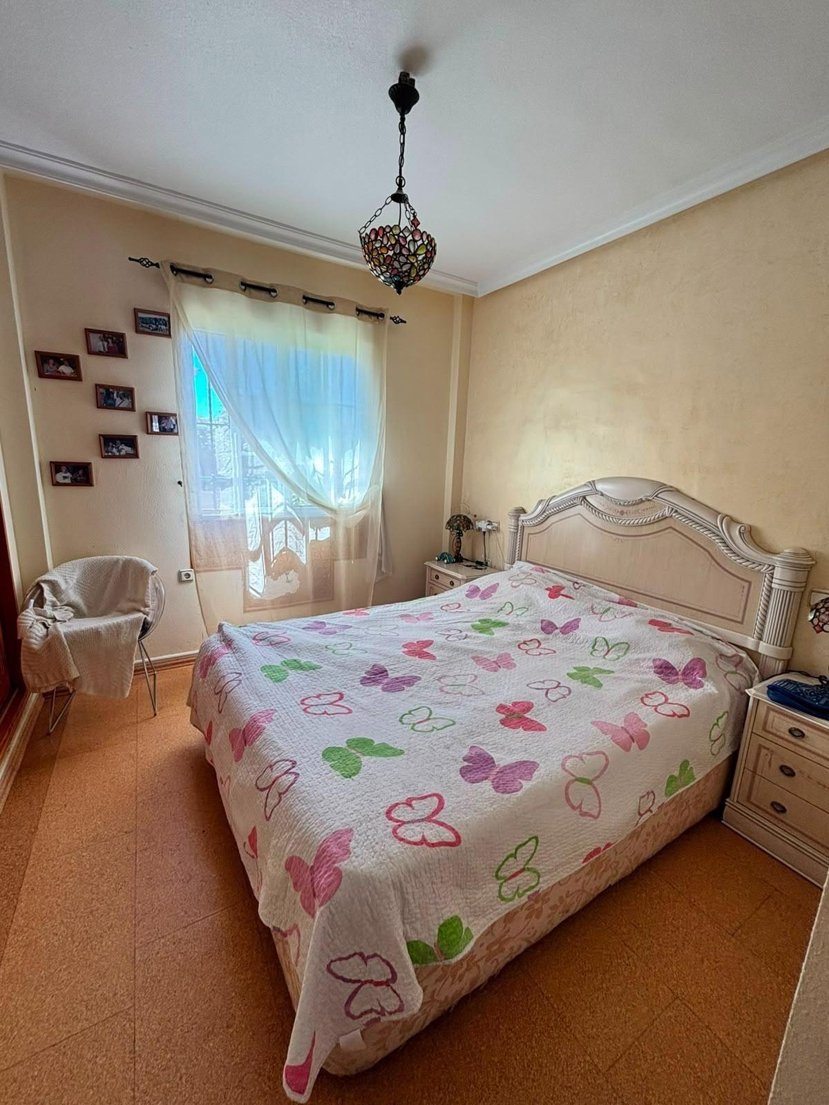 PŘÍZEMNÍ BUNGALOV SE 2 LOŽNICEMI, SOUKROMOU ZAHRADOU A PARKOVÁNÍM