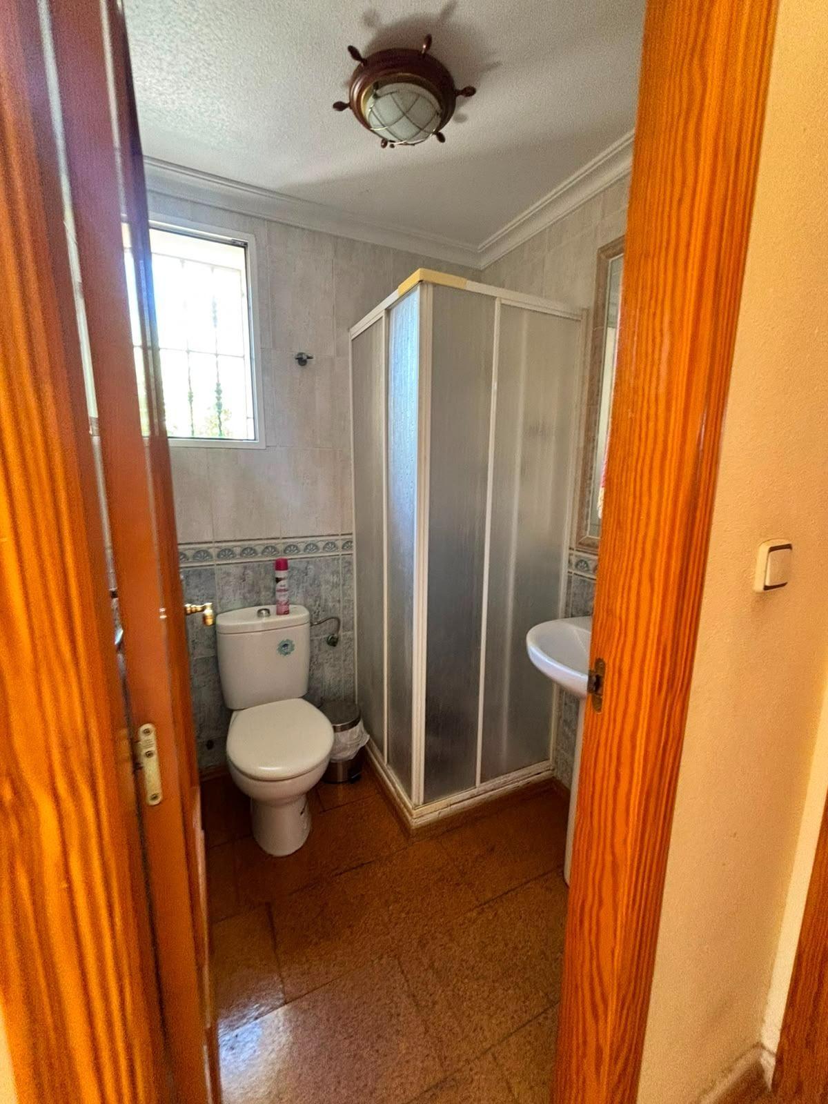 PŘÍZEMNÍ BUNGALOV SE 2 LOŽNICEMI, SOUKROMOU ZAHRADOU A PARKOVÁNÍM