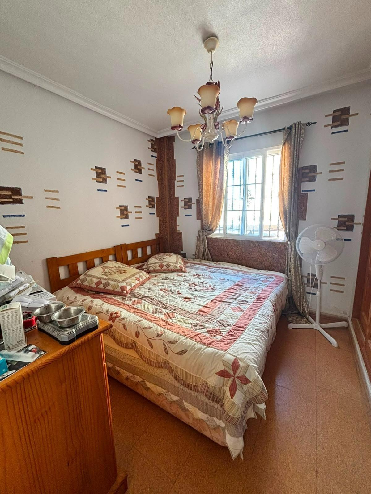 PŘÍZEMNÍ BUNGALOV SE 2 LOŽNICEMI, SOUKROMOU ZAHRADOU A PARKOVÁNÍM