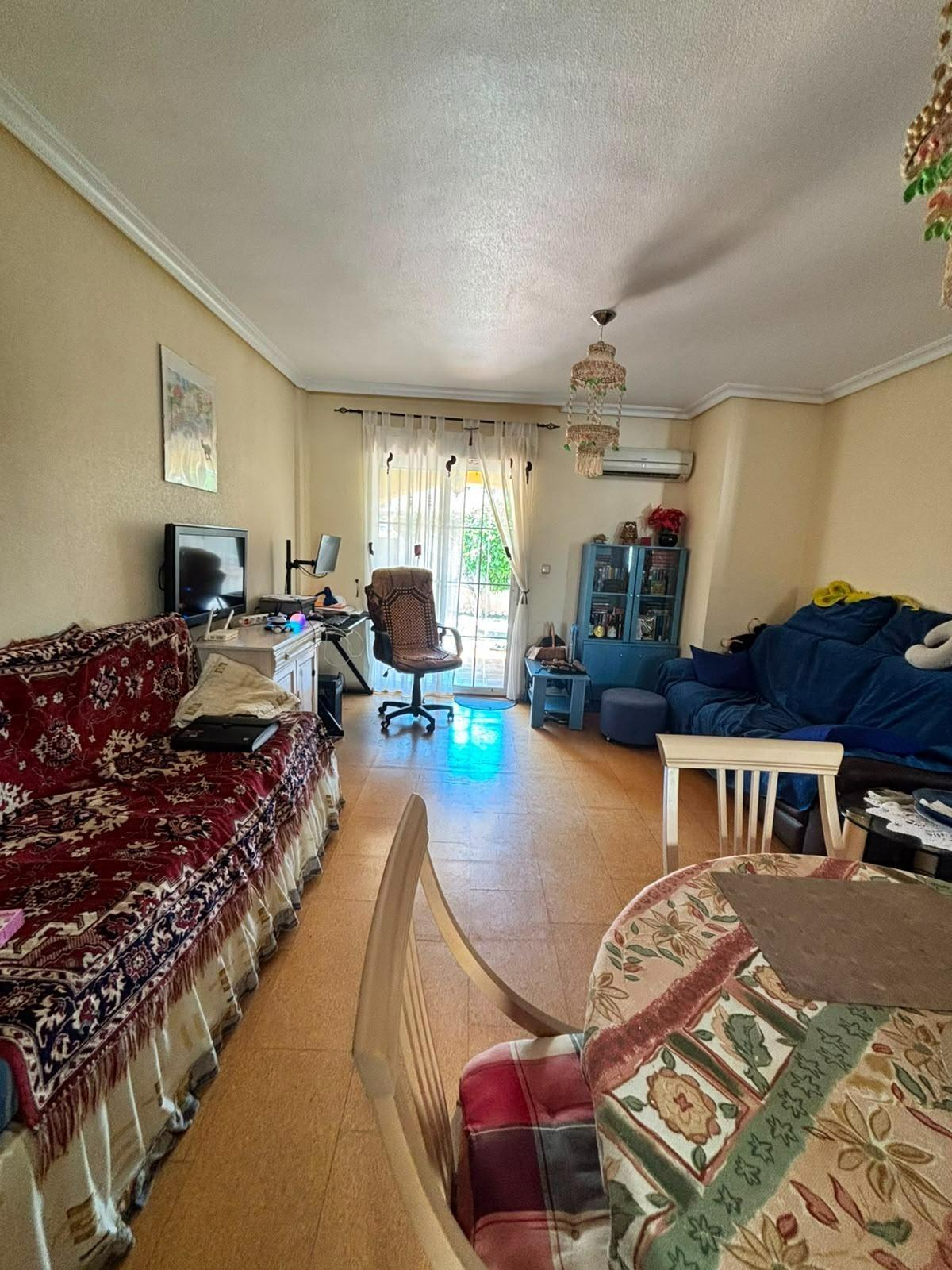 PŘÍZEMNÍ BUNGALOV SE 2 LOŽNICEMI, SOUKROMOU ZAHRADOU A PARKOVÁNÍM