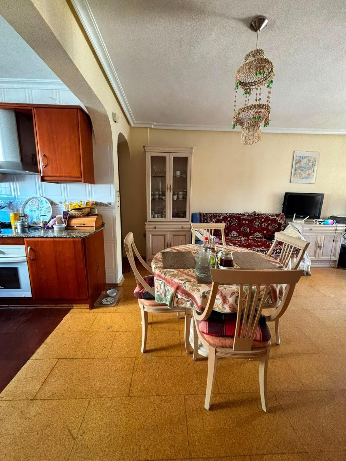 PŘÍZEMNÍ BUNGALOV SE 2 LOŽNICEMI, SOUKROMOU ZAHRADOU A PARKOVÁNÍM