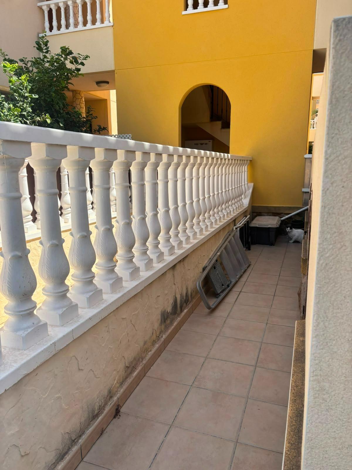 PŘÍZEMNÍ BUNGALOV SE 2 LOŽNICEMI, SOUKROMOU ZAHRADOU A PARKOVÁNÍM