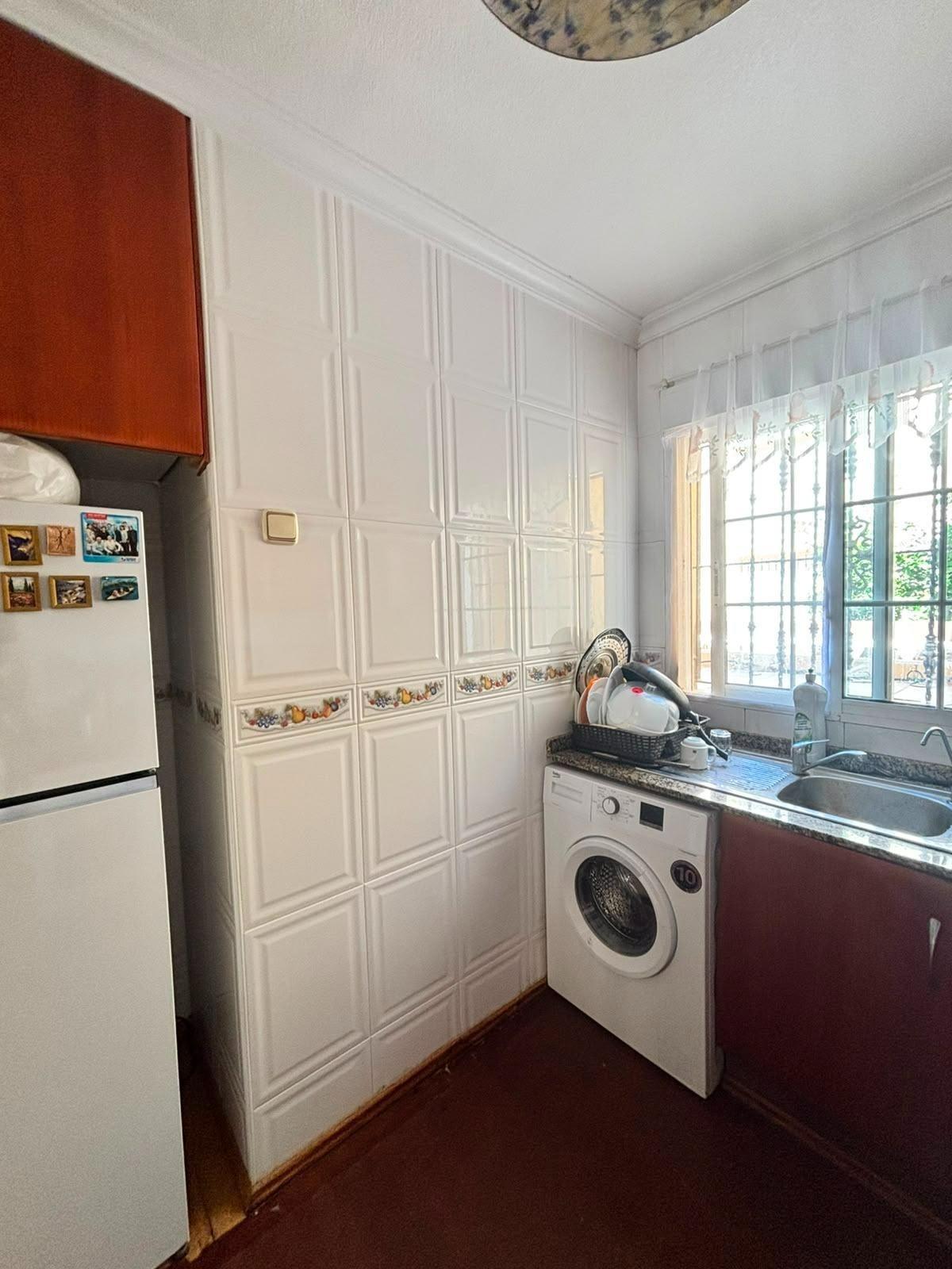 PŘÍZEMNÍ BUNGALOV SE 2 LOŽNICEMI, SOUKROMOU ZAHRADOU A PARKOVÁNÍM