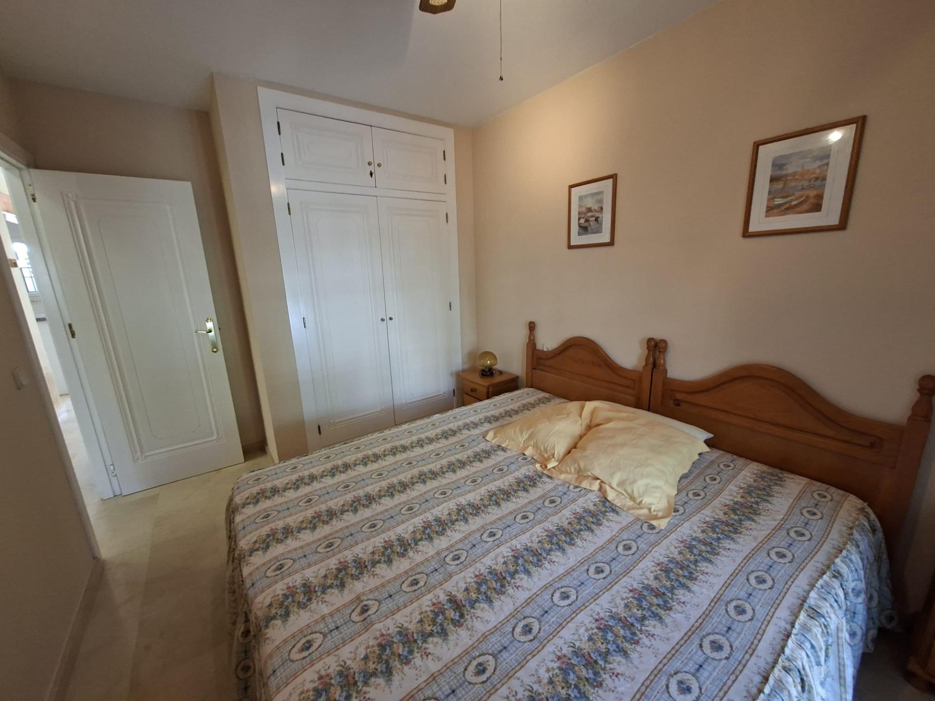RENOVATED 2-BEDROOM TOWNHOUSE BUNGALOW WITH PRIVATE GARDENS, FIREPLACE AND 36.67 M² SOLARIUM – ORIHUELA COSTA