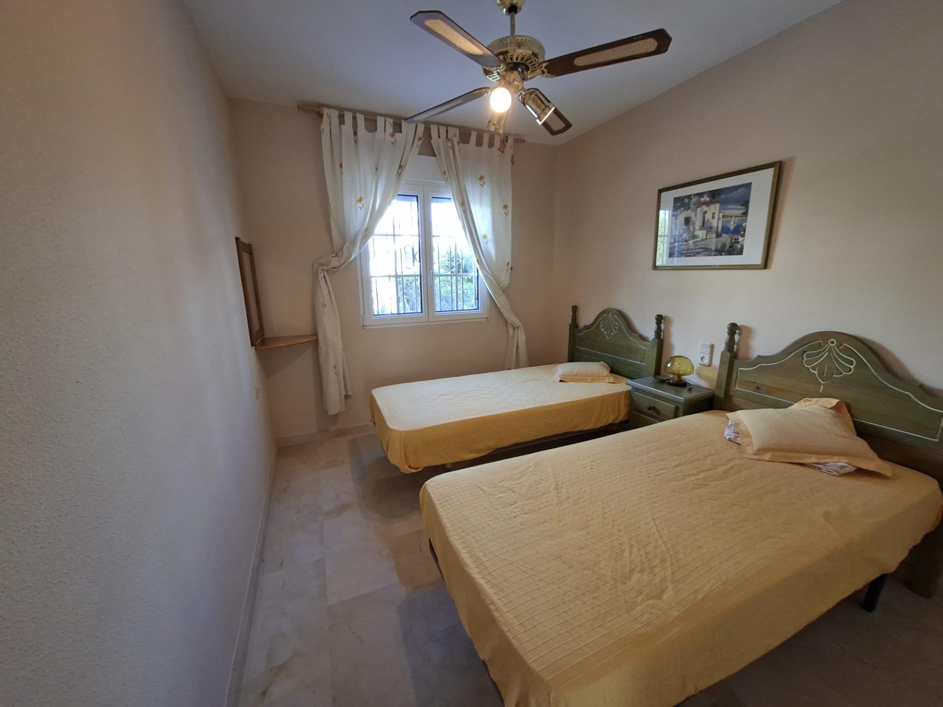 RENOVATED 2-BEDROOM TOWNHOUSE BUNGALOW WITH PRIVATE GARDENS, FIREPLACE AND 36.67 M² SOLARIUM – ORIHUELA COSTA