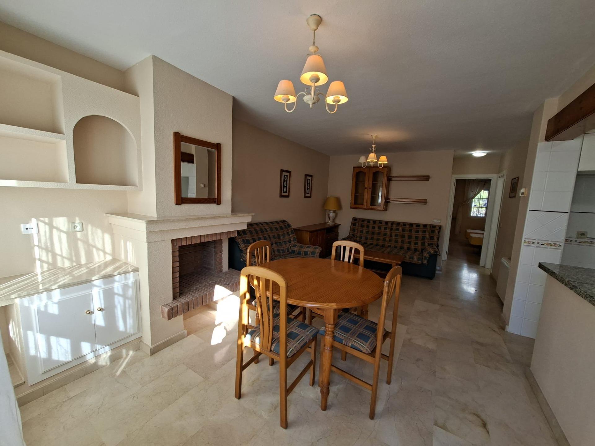 RENOVATED 2-BEDROOM TOWNHOUSE BUNGALOW WITH PRIVATE GARDENS, FIREPLACE AND 36.67 M² SOLARIUM – ORIHUELA COSTA