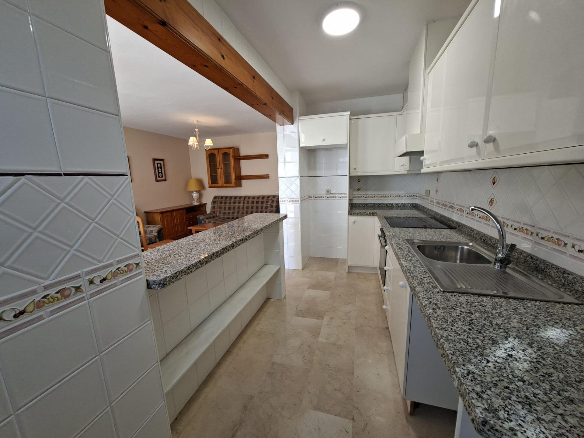 RENOVATED 2-BEDROOM TOWNHOUSE BUNGALOW WITH PRIVATE GARDENS, FIREPLACE AND 36.67 M² SOLARIUM – ORIHUELA COSTA