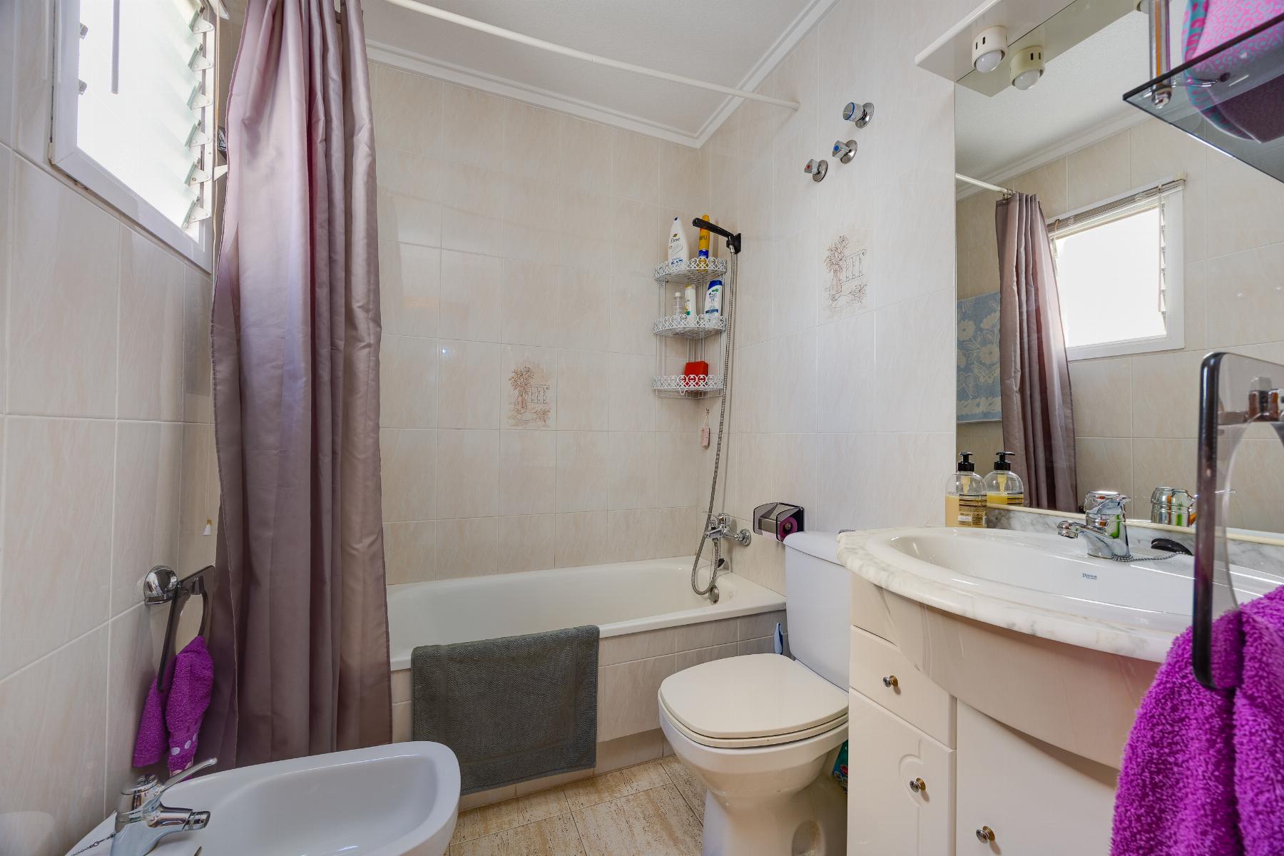 PENTHOUSE SE 2 LOŽNICEMI, TERASOU, GARÁŽÍ A BAZÉNEM – ACEQUIÓN, TORREVIEJA