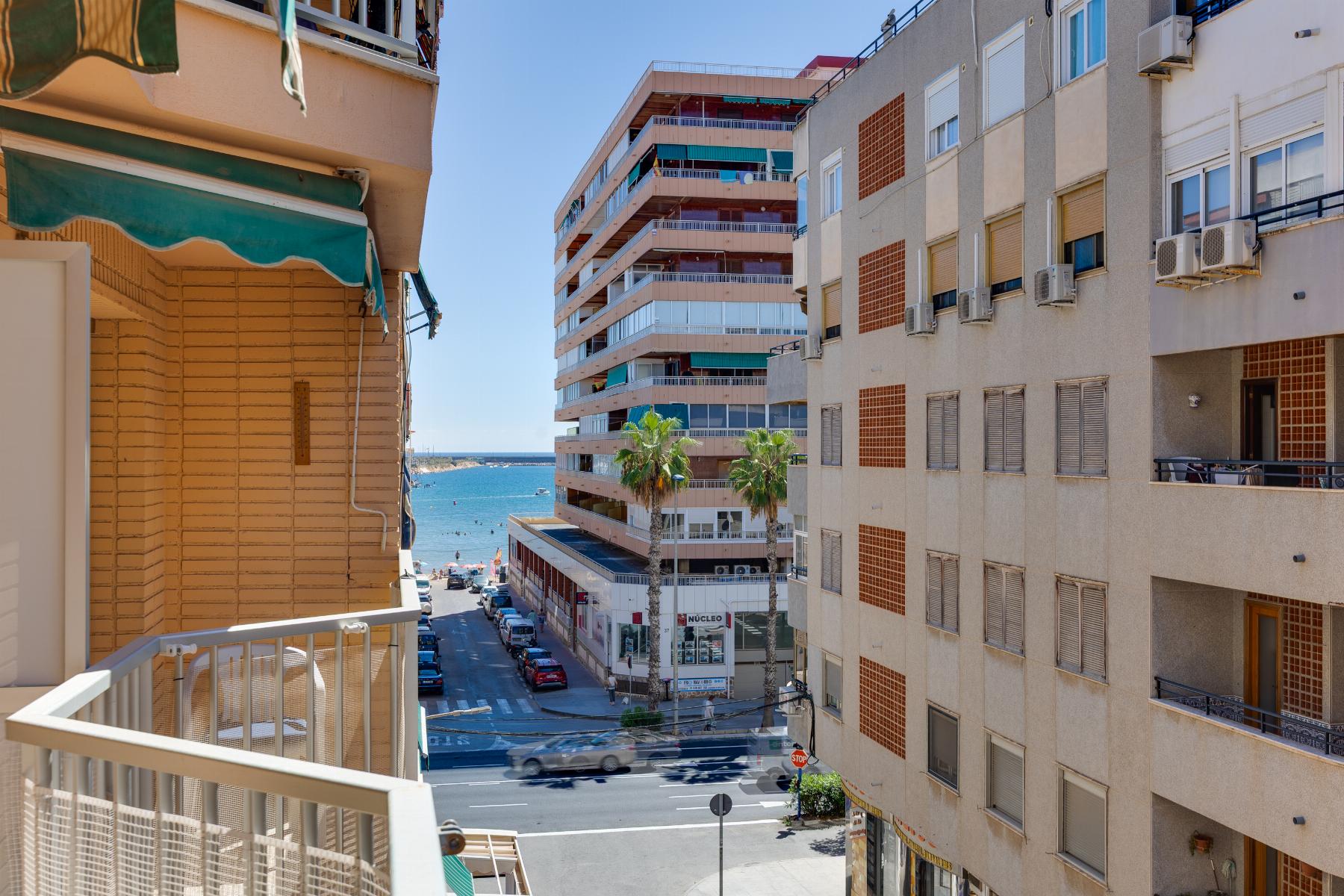 APARTMÁN SE 3 LOŽNICEMI A VÝHLEDEM NA MOŘE – 100 M OD PLÁŽE ACEQUIÓN, TORREVIEJA