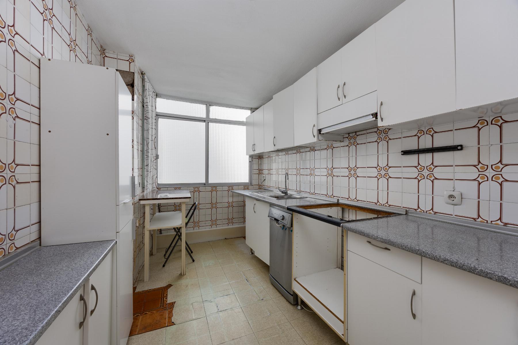 APARTMÁN SE 3 LOŽNICEMI A VÝHLEDEM NA MOŘE – 100 M OD PLÁŽE ACEQUIÓN, TORREVIEJA