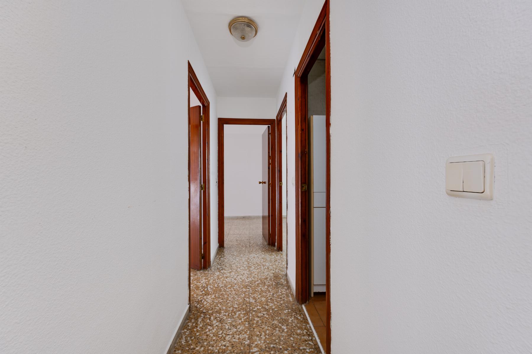 APARTMÁN SE 3 LOŽNICEMI A VÝHLEDEM NA MOŘE – 100 M OD PLÁŽE ACEQUIÓN, TORREVIEJA