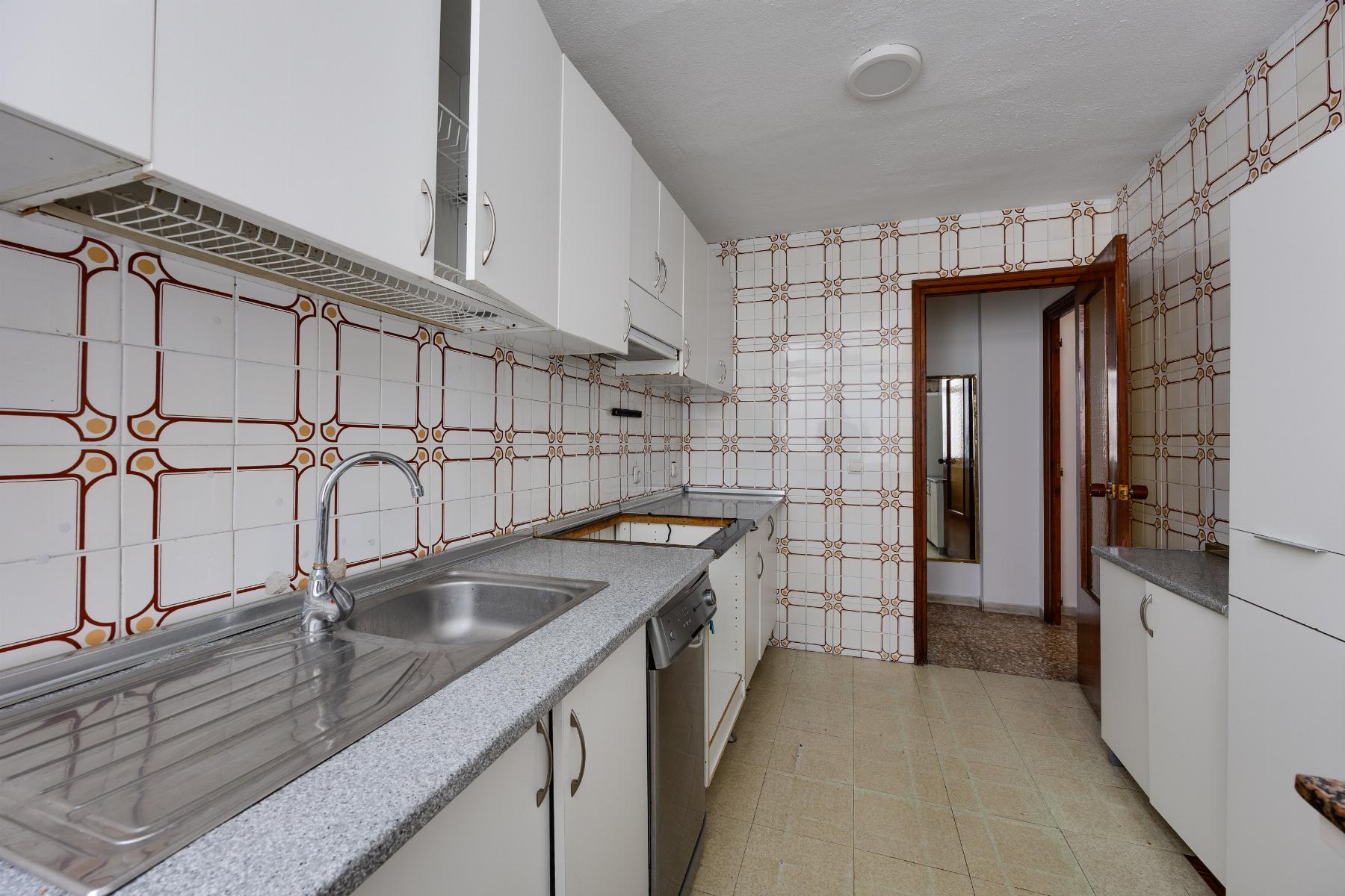 APARTMÁN SE 3 LOŽNICEMI A VÝHLEDEM NA MOŘE – 100 M OD PLÁŽE ACEQUIÓN, TORREVIEJA