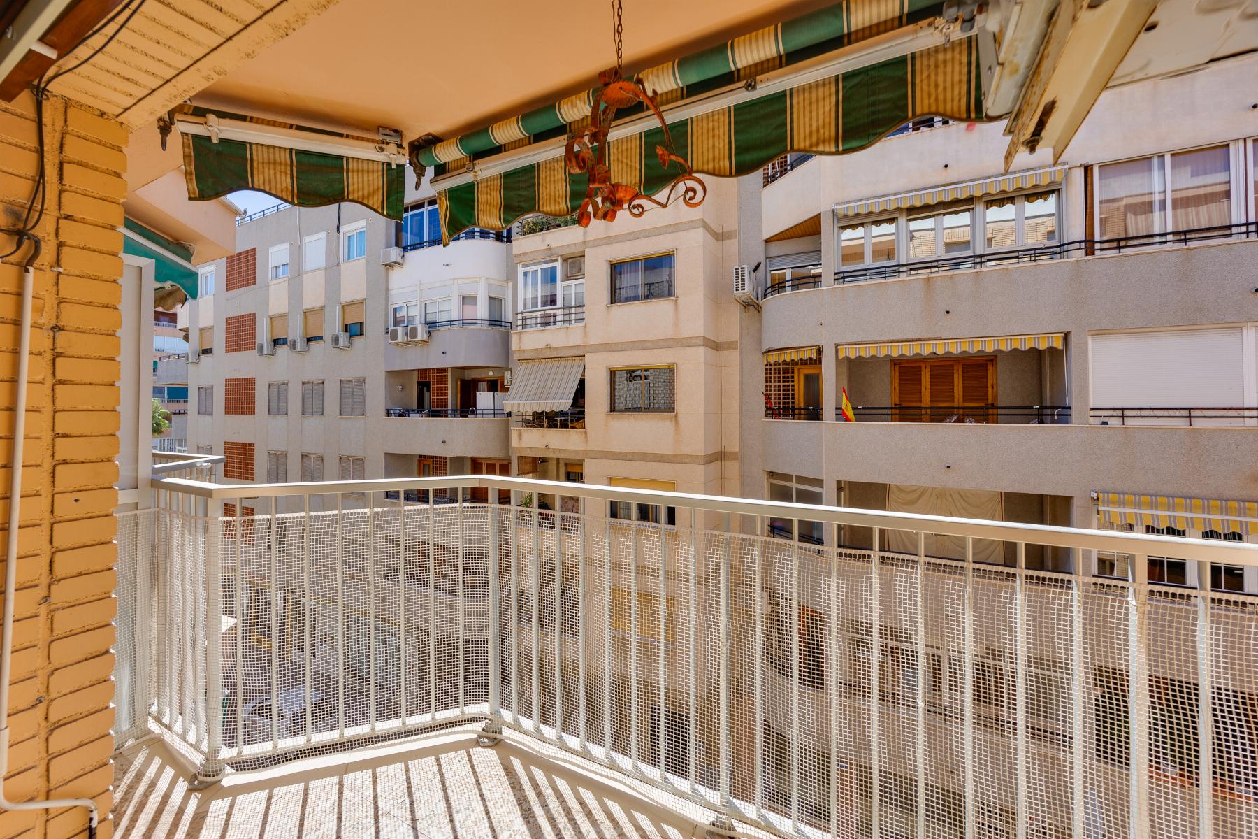 APARTMÁN SE 3 LOŽNICEMI A VÝHLEDEM NA MOŘE – 100 M OD PLÁŽE ACEQUIÓN, TORREVIEJA