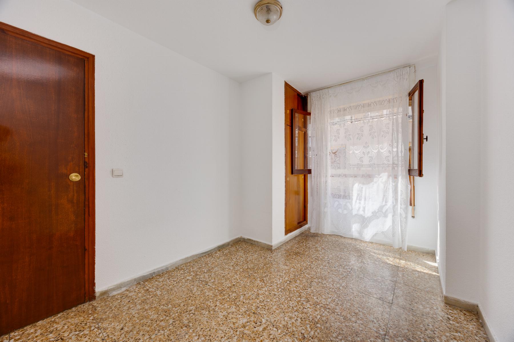 APARTMÁN SE 3 LOŽNICEMI A VÝHLEDEM NA MOŘE – 100 M OD PLÁŽE ACEQUIÓN, TORREVIEJA