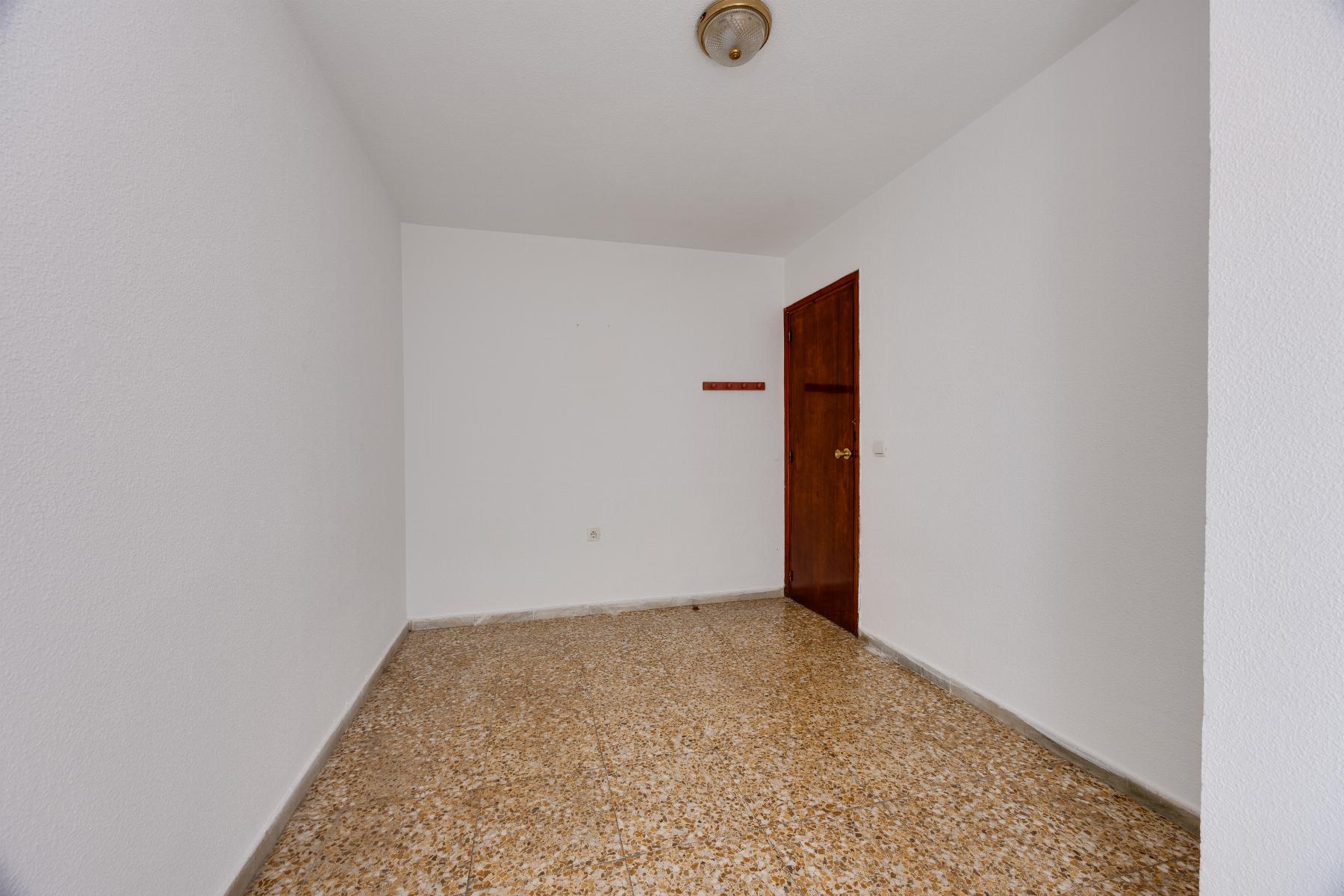 APARTMÁN SE 3 LOŽNICEMI A VÝHLEDEM NA MOŘE – 100 M OD PLÁŽE ACEQUIÓN, TORREVIEJA
