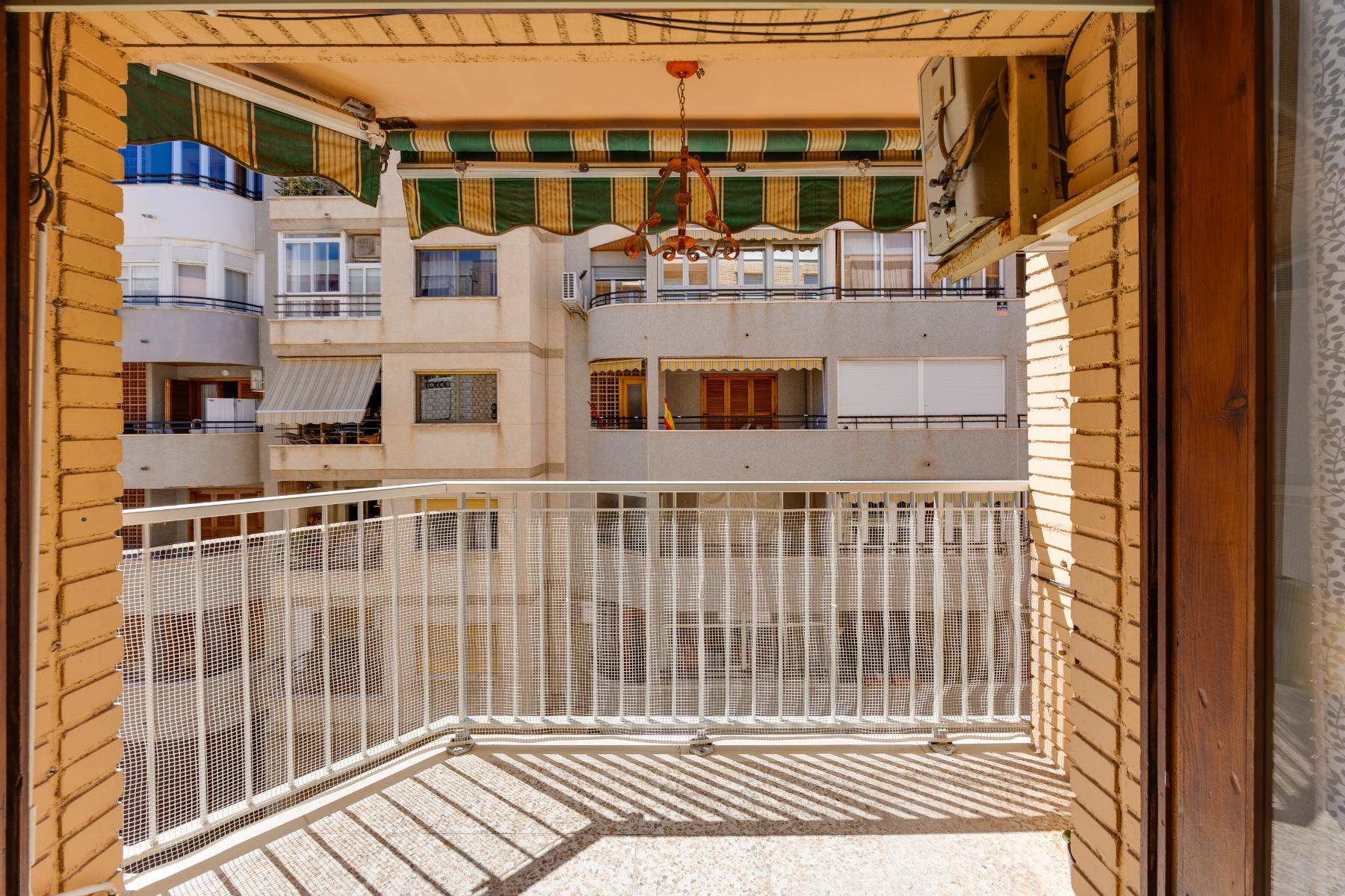 APARTMÁN SE 3 LOŽNICEMI A VÝHLEDEM NA MOŘE – 100 M OD PLÁŽE ACEQUIÓN, TORREVIEJA