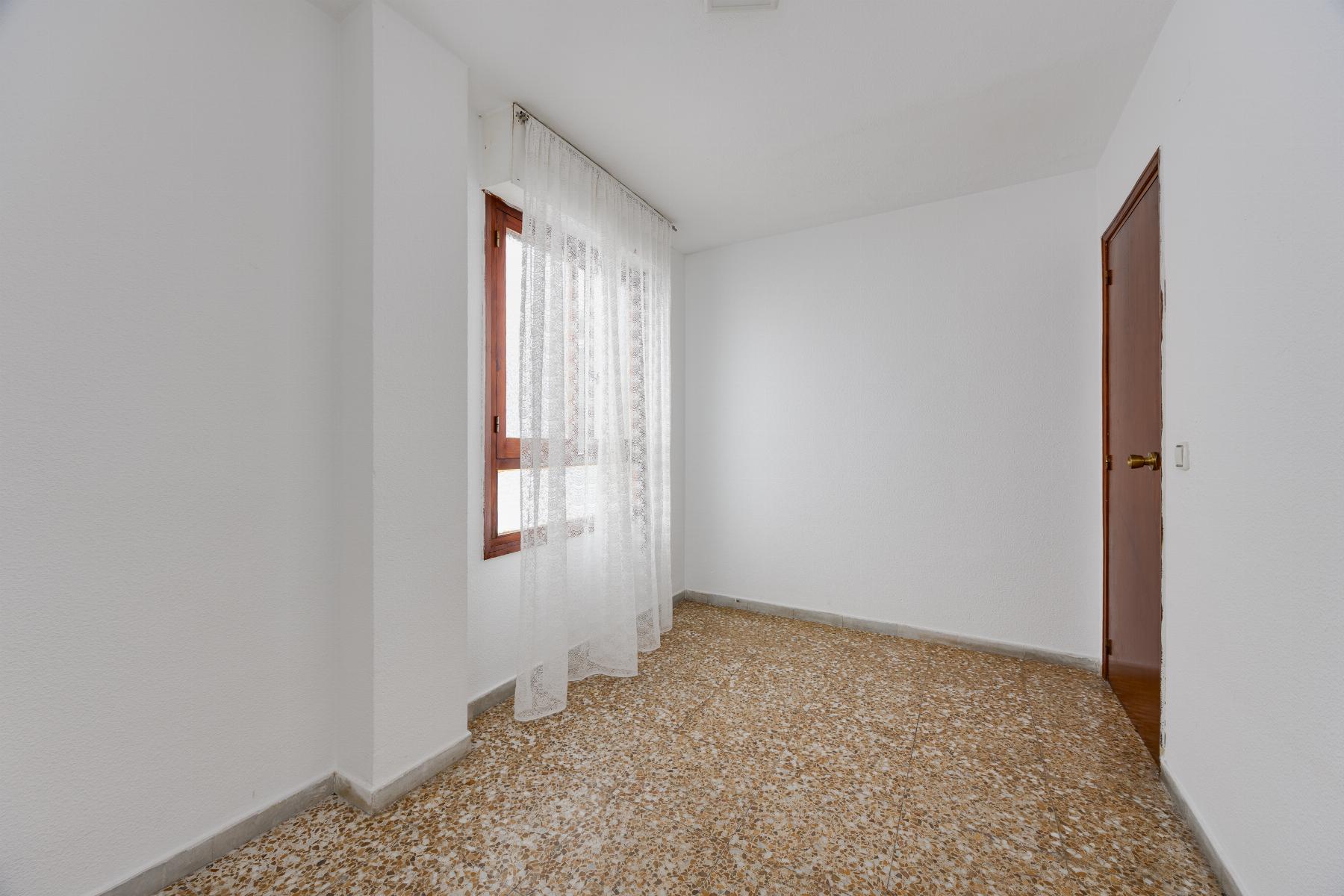 APARTMÁN SE 3 LOŽNICEMI A VÝHLEDEM NA MOŘE – 100 M OD PLÁŽE ACEQUIÓN, TORREVIEJA